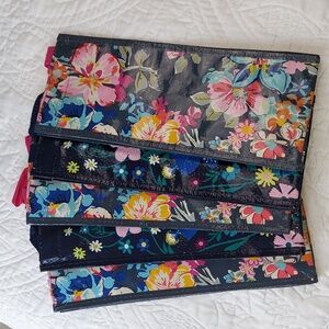 • Vera Bradley Colorful Floral, 5 Pc Heavy Gift Bag Set, New